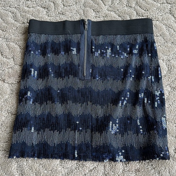 Romeo and Juliet Size Medium Mini Skirt - Picture 2 of 2